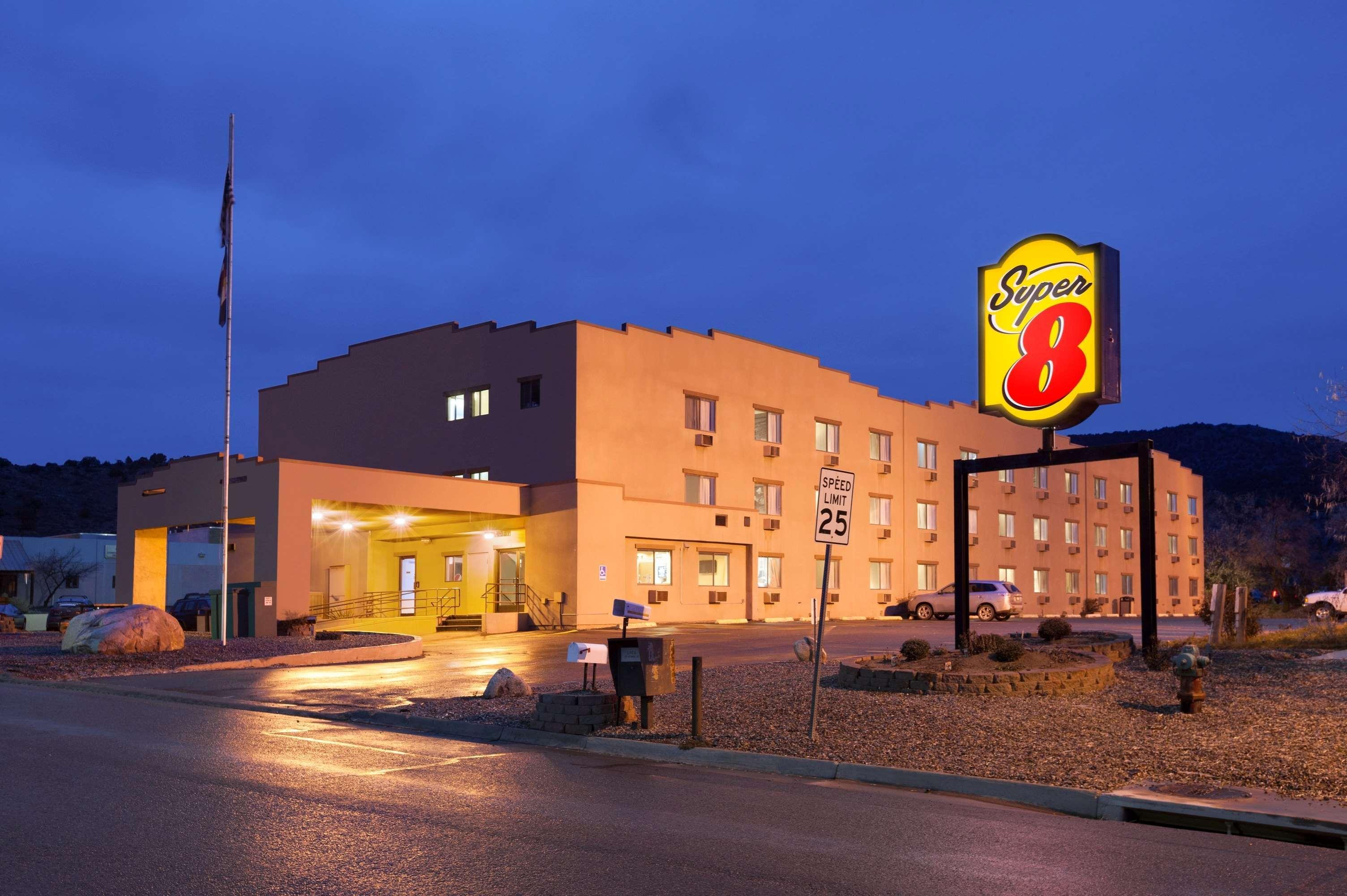 Super 8 By Wyndham Durango Motel Exterior photo